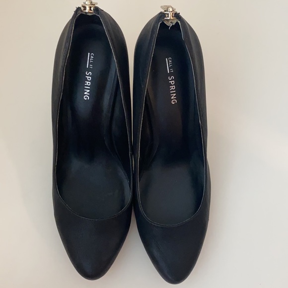 Call it spring pumps/heels - Picture 2 of 7
